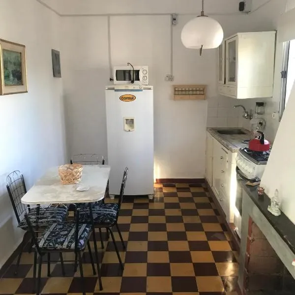 Apartamento con garaje cerrado, hotel in Ingeniero Andreoni