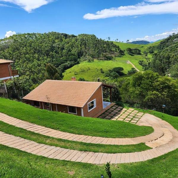 Casa Da Floresta Cercada com Piscina