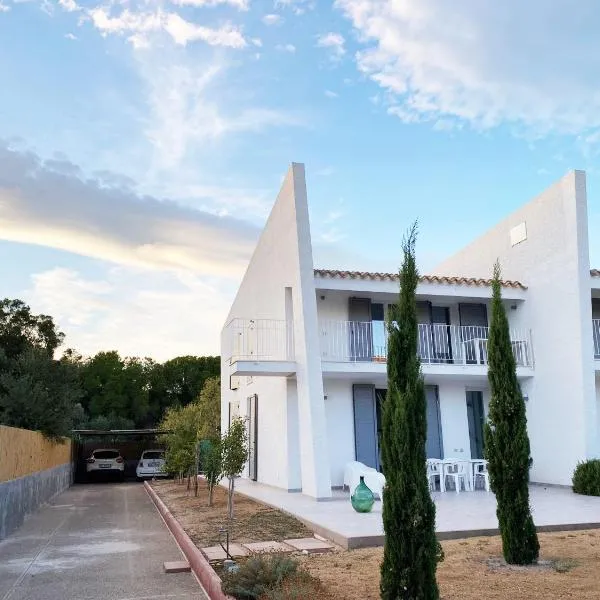 Villa Gio' - 200 mt from the beach - AC, hotel in Torre delle Stelle