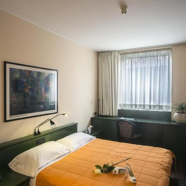 Hotel Del Riale – hotel w mieście Parabiago