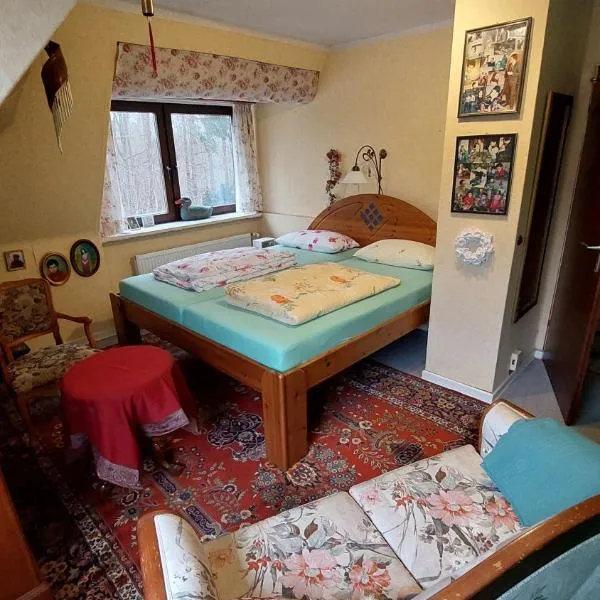 Doppelzimmer im Einfamilienhaus, mit eigenem Bad und Küchenmitbenutzung, hotel in Lübeck