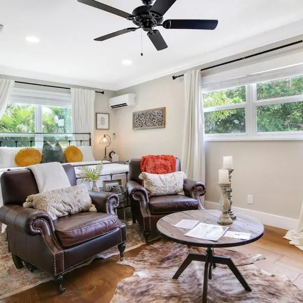 New Studio Apartment w Kitchen - A, hotel in West Palm Beach