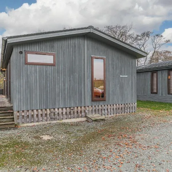 Family friendly, lovely Lakeland lodge with private parking and a patio, hotel en Hawkshead