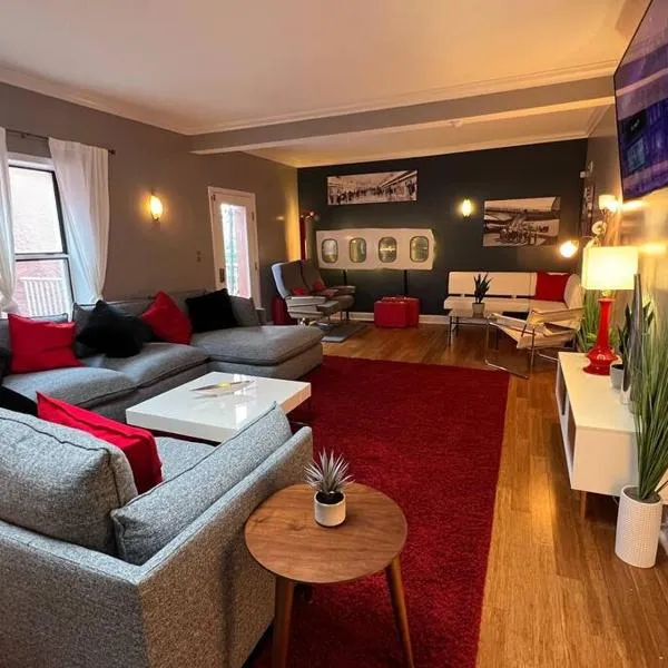 Coolest condo ever- Indy's best at your door step - Central Mass Ave!、インディアナポリスのホテル