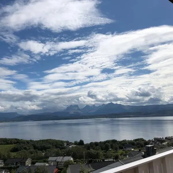 Panorama view! Modern,Balcony/parking, Hotel in Bodø