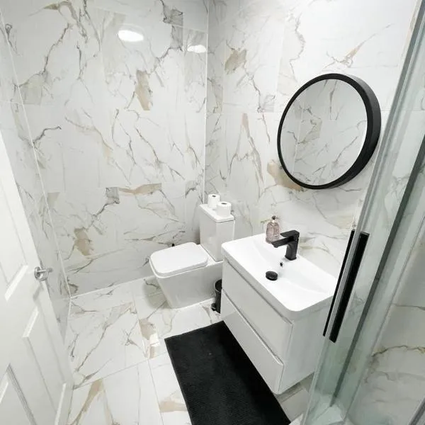 Luxury Stylish studio Flat +spacious Bathroom-no 6, hotel en Leicester