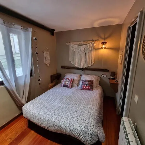 Petite chambre cosy avec salle de bain privative, hotel a Saint-Pierre-dels-Forcats