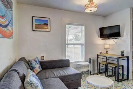 Spanish Village Sunshine Cottage, hotel u gradu Port Aransas