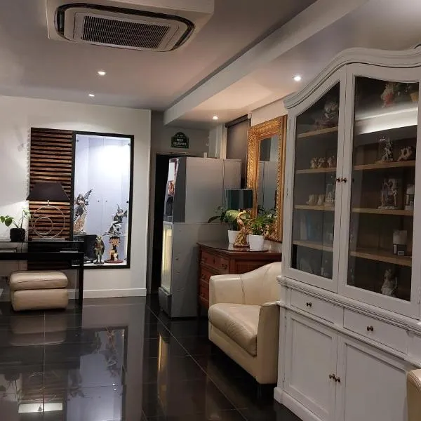 पेरिस में, होटल Prince Monceau