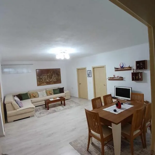 EniGuesthouse, hotel a Gjirokastër