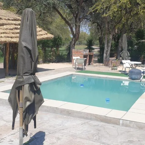 Paradise Camp Game Lodge: Groutfontein şehrinde bir otel