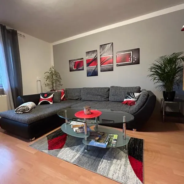 Große helle Ferienwohnung mit Balkon, ruhig gelegen mit guter Verkehrsanbindung, hotel v destinaci Bad Berneck im Fichtelgebirge