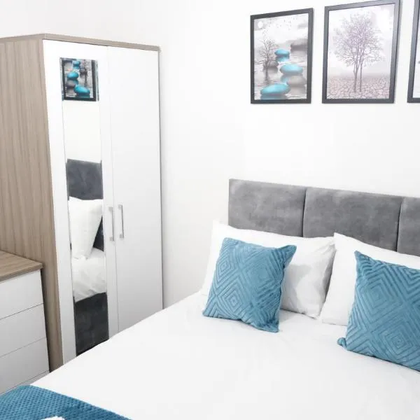 Modernized Three Bedroom House near City Stadium, Attractions, City Centre - Sky n Netflix - Convenient Transport, hotel in Manchester