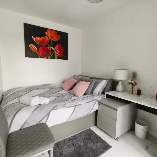Shared House - 10 mins from Piccadilly Station/Man Uni/O2 Apollo、マンチェスターのホテル