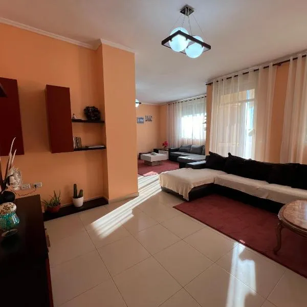 Elbasan center family apartment n.42، فندق في Polisi i Vogël