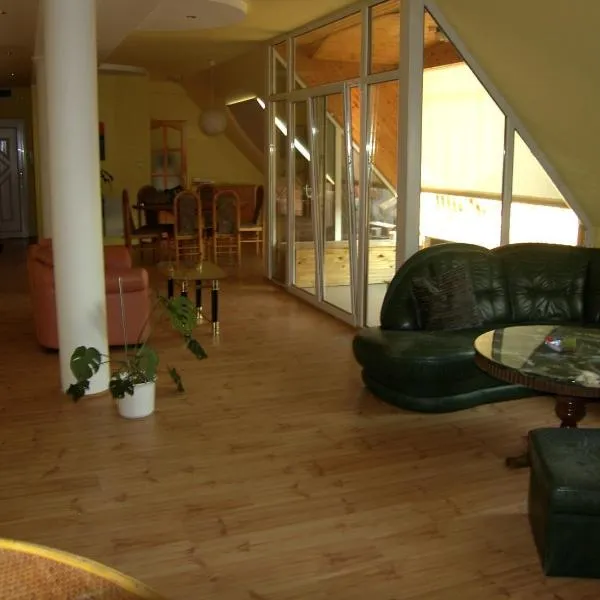 Hunyadi Apartment, hotel in Dusnok