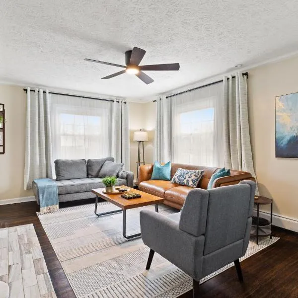 Charming Home in Speedway, hotel in Indianapolis