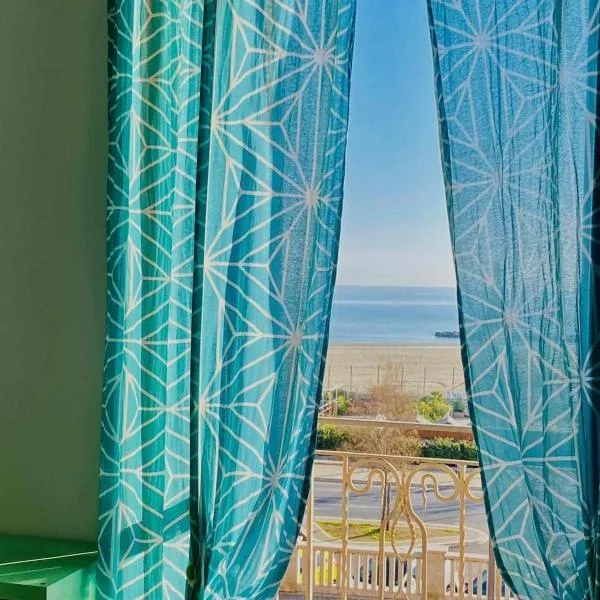 Alloggio in palazzina stile Liberty Fronte Mare, hotel in Nettuno