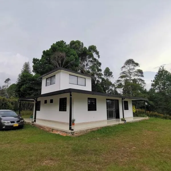 Hermosa finca a 5 minutos aeropuerto, hotel a Guarne