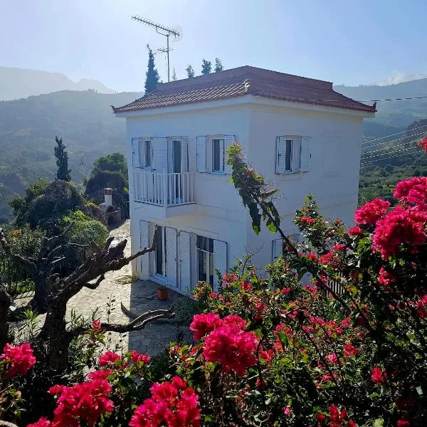 Peloponnese Hideout - White house with the sea view, hotel en Akráta
