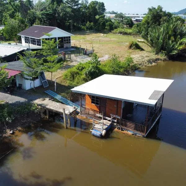 Qimmy Riverside Floating Cabin, ξενοδοχείο σε Kuala Terengganu