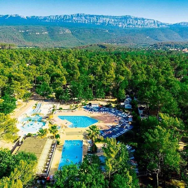 MOBILHOME PREMIUM 3CH 6PERS, hotel in Nans-les-Pins