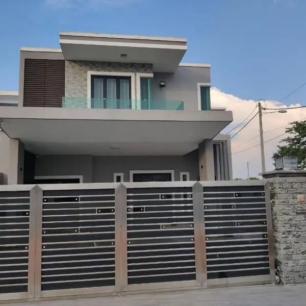 16 Paxs Bungalow Homestay Hutan Melintang by Aloha, hotel v destinaci Hutan Melintang