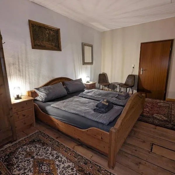 Gasthaus "Zum Goldenen Roß", hotel v destinaci Uhlstädt