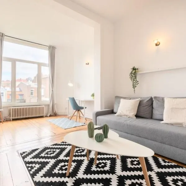 La Madeleine-Beautiful bright two bedroom apart – hotel w mieście La Madeleine