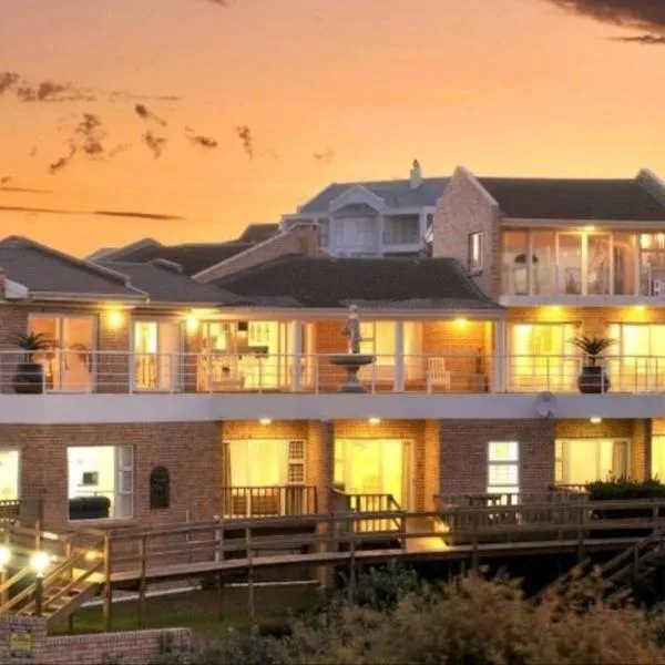 Kelly's Beachfront Apartments, hotel di Port Alfred