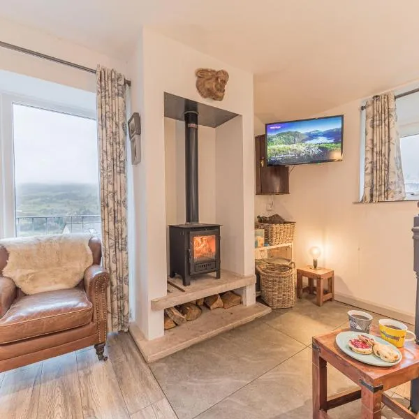 Romantic getaway, little two bed, two bath barn conversion with amazing views and parking, hotel in Ambleside