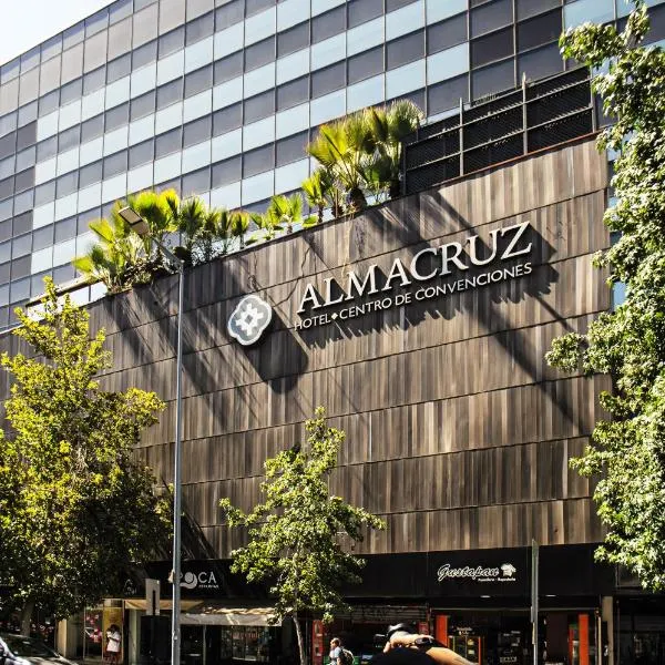 Almacruz Hotel y Centro de Convenciones (Ex Galerías), hôtel à Santiago