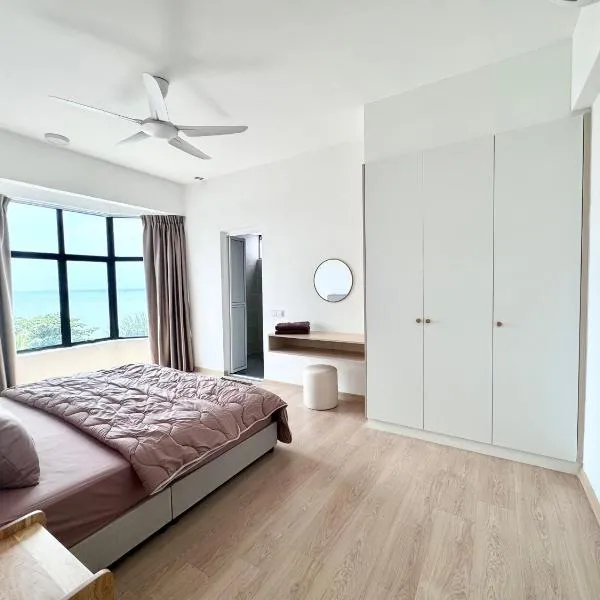 Seaview 2 bedroom apartment Mutiara Beach Resort by ISRA, מלון בTangga Batu