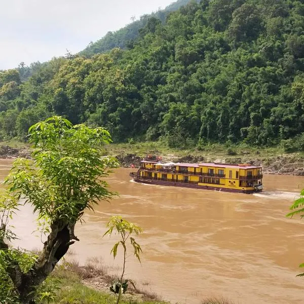 Dorm Riverside, Hotel in Pakbeng