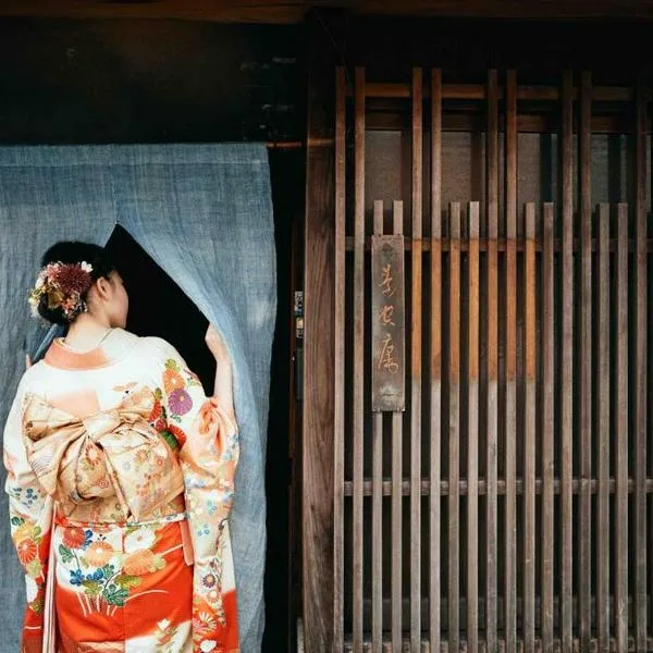 Exclusive Stay in a 120-Year-Old Art-Filled Inn、Yuiのホテル
