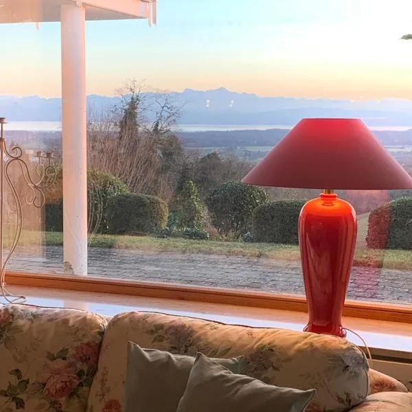 Wohlfühloase mit Panoramablick, hotel in Markdorf