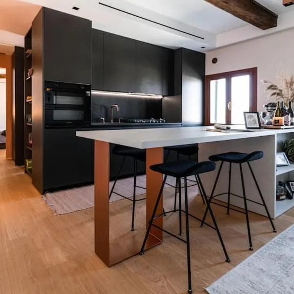 1-bedroom design apartment with panoramic view, hotel v destinaci Mira