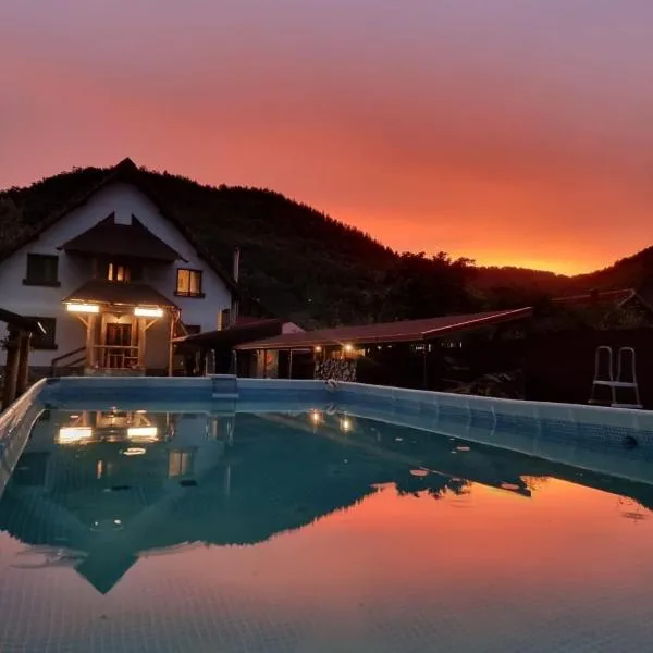 CONACUL DE SUB MUNTE, hotel v destinaci Novaci-Străini