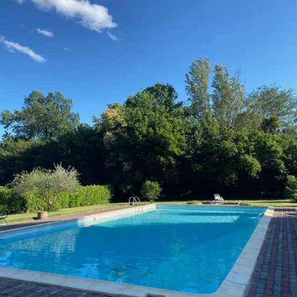 Terrasse avec vue Domaine Viticole, hotel en Sallèles-dʼAude