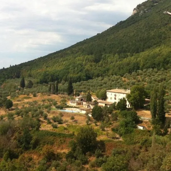Agriturismo Villa Gabbiano, hótel í Capodacqua