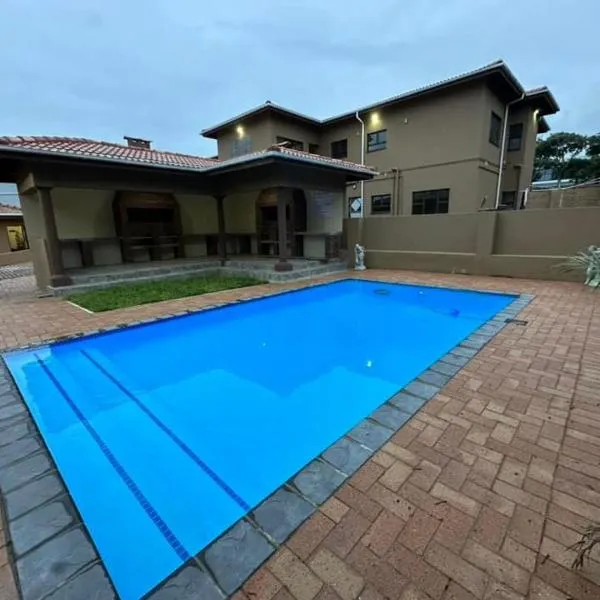Six64 on KINGSWAY A5, hotel in Amanzimtoti