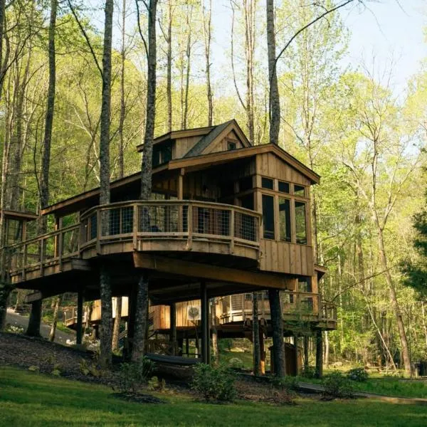 The Magnolia in Treehouse Grove at Norton Creek, hotel en Gatlinburg