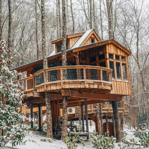 The Magnolia in Treehouse Grove at Norton Creek, hotel en Gatlinburg