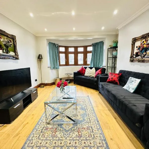 Spacious 6 Bed Residence in Wembly, London, hotel in London