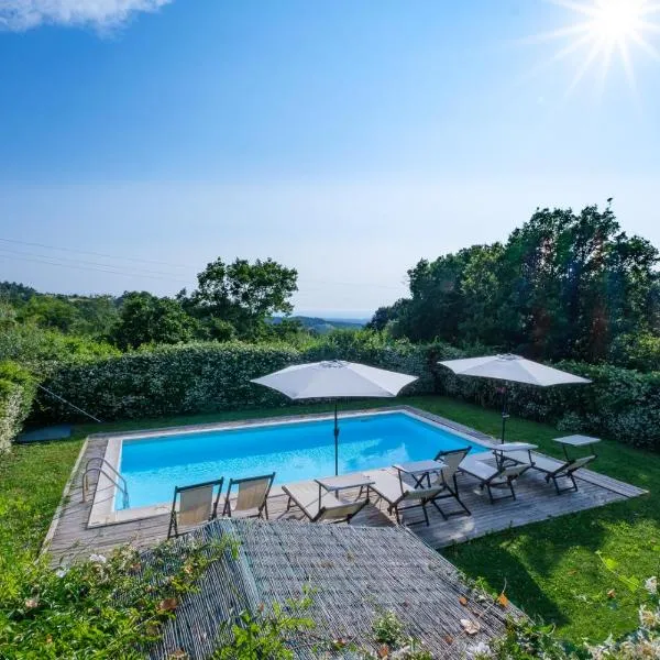 VILLA DI CAMPAGNA 10 POSTI CON PISCINA PRIVATA, hotel in Castellina Marittima