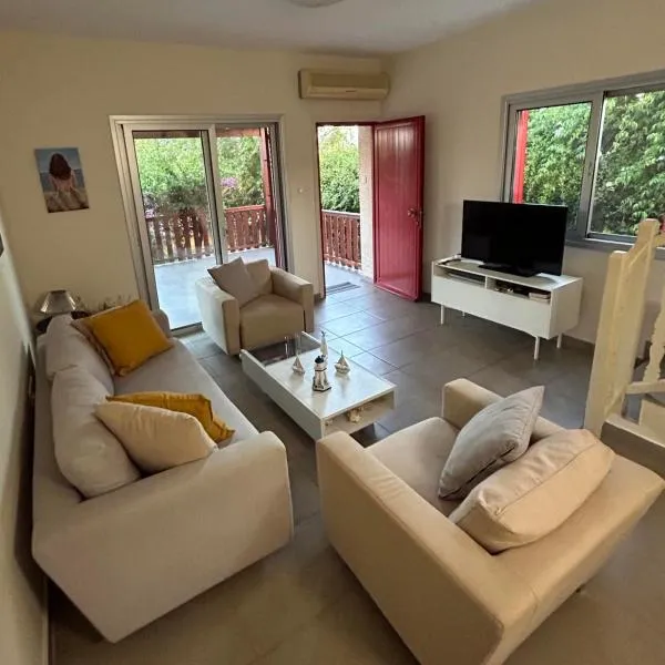 Beautiful maisonette in Protaras, hotel v destinaci Protaras