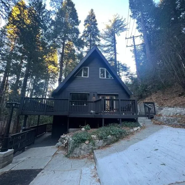 Lake Arrowhead Lux Black Cabin, hotel v mestu Lake Arrowhead