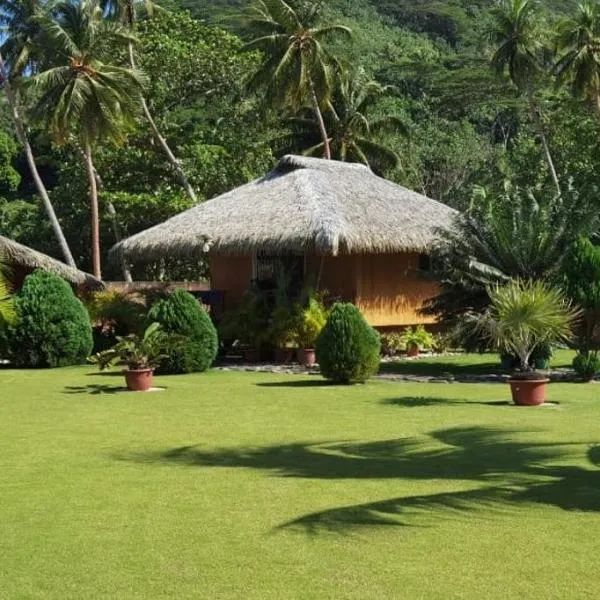Rops Location Huahine, hotel v destinaci Parea
