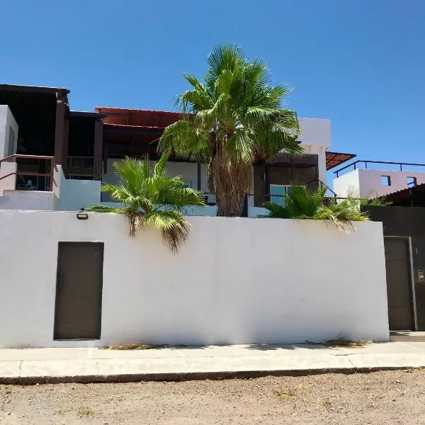 Amplia terraza cerca del centro, Hotel in San Carlos