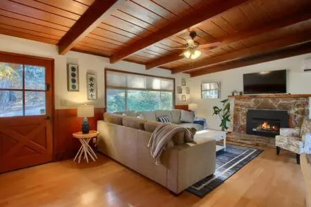 Blue Door Cottage 12 miles to Yosemite Bbq, khách sạn ở Oakhurst